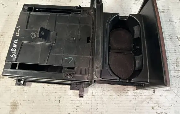 Toyota Sienna XL30 III Cup holder 