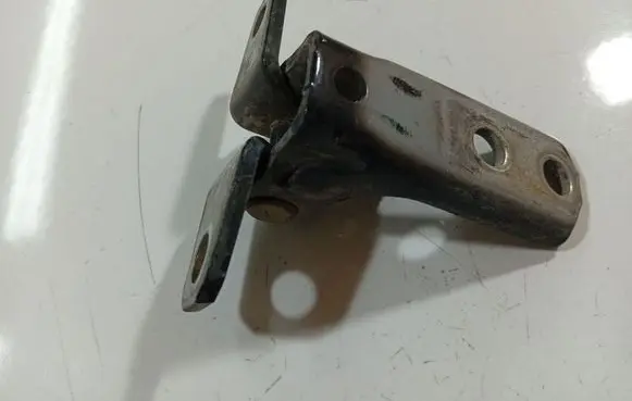 Peugeot 4007 Rear door lower hinge