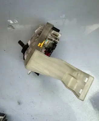 Jeep Compass Front door lock 4432535
