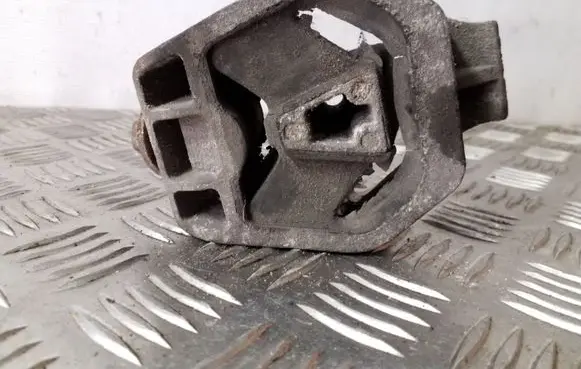 Audi A6 S6 C4 4A Gearbox mount 4A0399151D