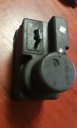 Mercedes-Benz C W202 Central locking vacuum pump 2028000848