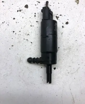 BMW 1 E81 E87 Headlight washer pump 8377430