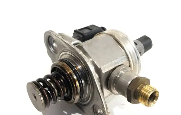 Volkswagen PASSAT CC Fuel injection high pressure pump 0261520472