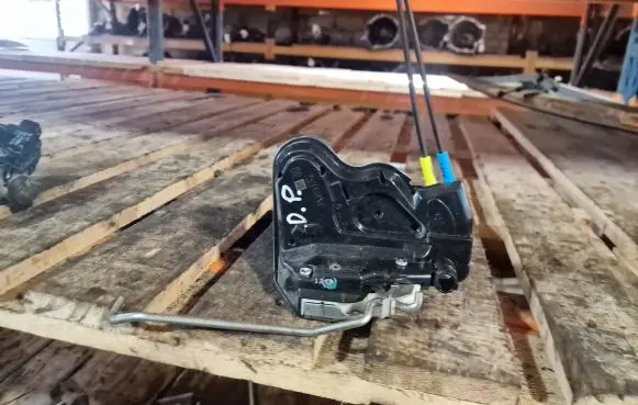 Suzuki Celerio Front door lock