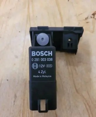 Audi A3 S3 A3 Sportback 8P Glow plug pre-heat relay 0281003038 038907281D