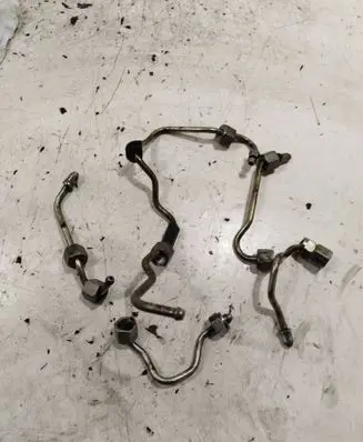 BMW X3 E83 Fuel injector supply line/pipe 
