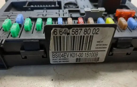 Citroen Berlingo Fuse module 966405878002 281208364 281192462C