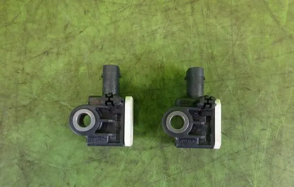 Infiniti Q30 Airbag deployment crash/impact sensor