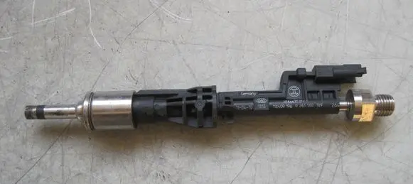 BMW 4 F32 F33 Fuel injector PA6635GF 0261500109