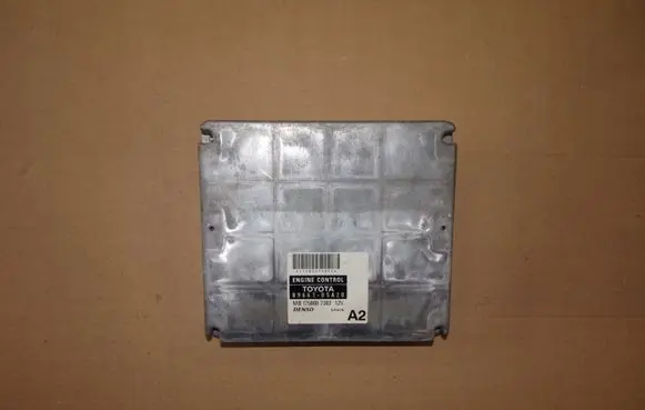 Toyota Avensis T250 Engine control unit/module 8966105A20
