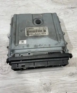 BMW 5 F10 F11 Engine control unit/module 8510137 030085806 0281016846