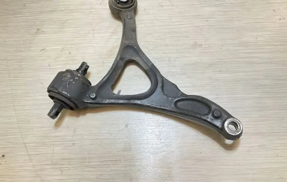 Volvo XC90 Front lower control arm/wishbone 62317226