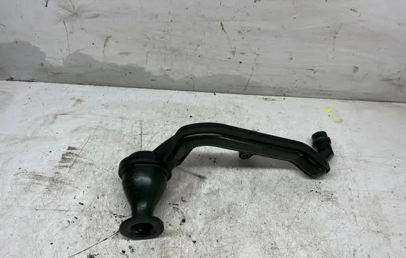 Volvo V70 Breather/breather pipe/hose 8653858