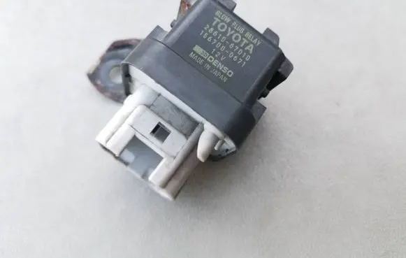 Toyota Corolla Verso E121 Glow plug pre-heat relay 2861067010 1567000010
