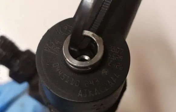 Opel Zafira B Fuel injector 0445110243
