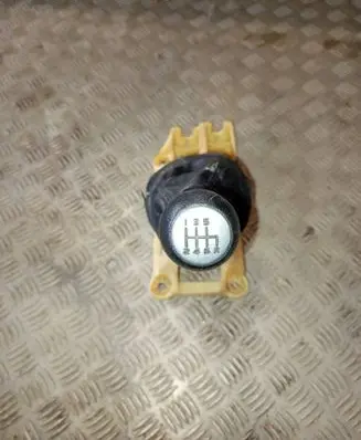 Suzuki SX4 Gear shifter/selector