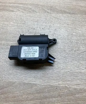 Volkswagen PASSAT B6 Air flap motor/actuator 3C1907511A