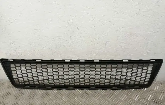 Toyota Verso Front bumper lower grill 531120F040