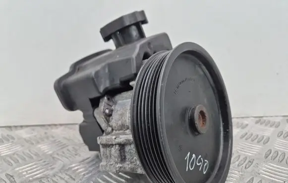 Mercedes-Benz C W204 Power steering pump A0044667001 7692900538