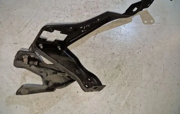 Mercedes-Benz C W204 Headlight/headlamp mounting bracket A2046200991