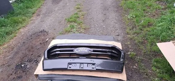 Ford Ranger Front bumper upper radiator grill JB3B8350B