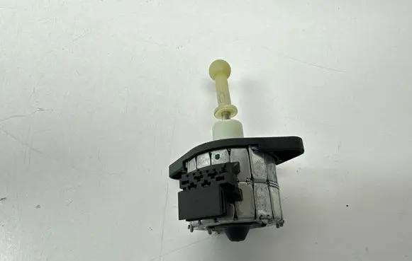 BMW 3 E92 E93 Headlight level adjustment motor 1307220060