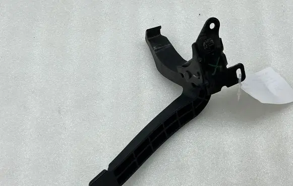 Peugeot 5008 II Engine bonnet (hood) release handle 9827086480