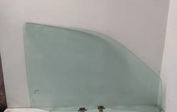 Lada Niva Front door window glass four-door 43R00082
