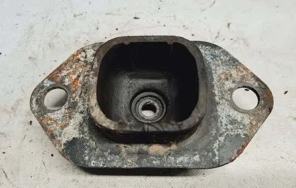 Engine mount bracket