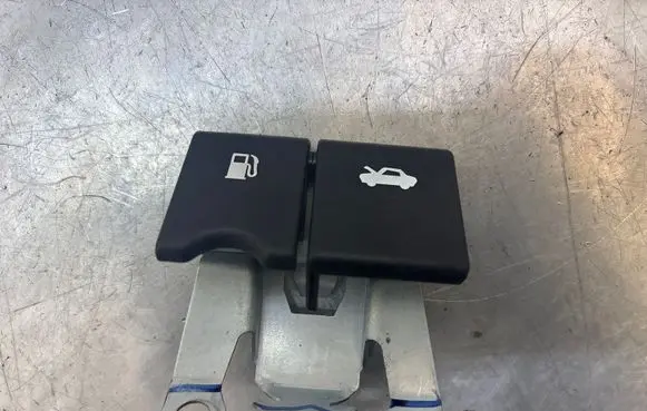 Nissan Qashqai Engine bonnet (hood) release handle