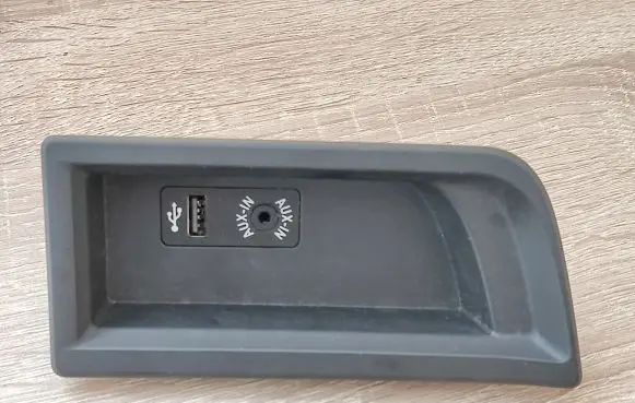 BMW 3 F30 F35 F31 AUX in-socket connector 9207357 51169207357 51169230126