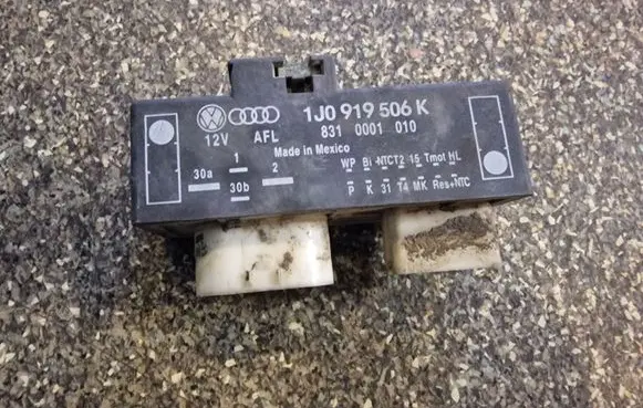Volkswagen New Beetle Coolant fan relay 1J0919506K