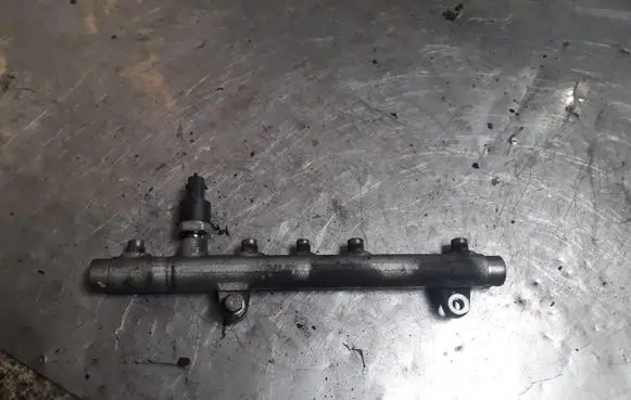 Renault Scenic II - Grand scenic II Fuel main line pipe 7700111013