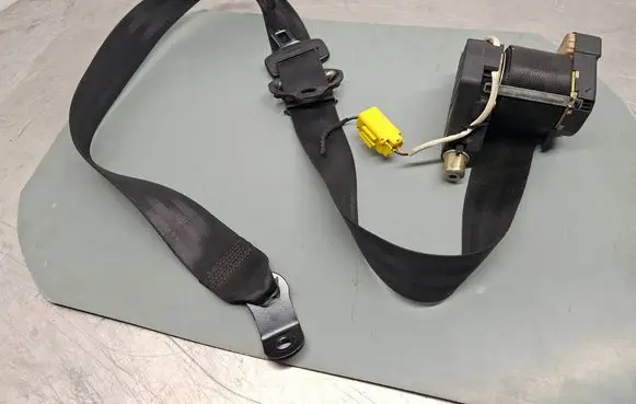 Volkswagen Touran I Front seatbelt 1T1857706RAA 33049822