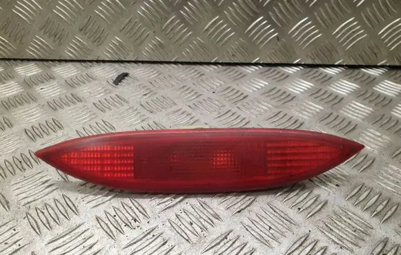 Third/center stoplight