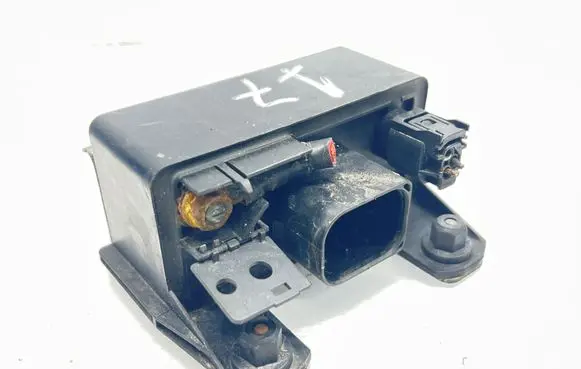 Mercedes-Benz E W211 Glow plug pre-heat relay 0285454032