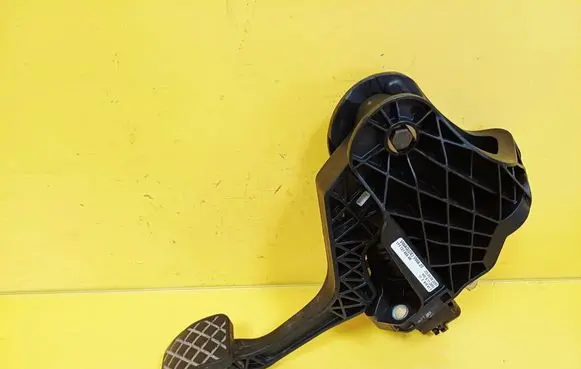 Volkswagen Touran I Clutch pedal 1T1721059AK 1K0721388F
