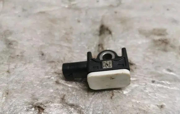 Mercedes-Benz B W246 W242 Airbag deployment crash/impact sensor A1668210151 56054085AA 7923965