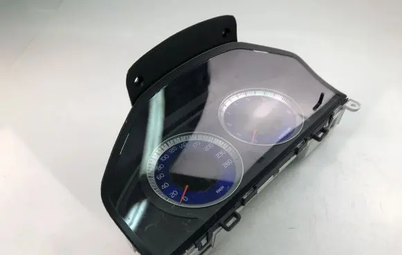Volvo V70 Speedometer (instrument cluster) 30733364