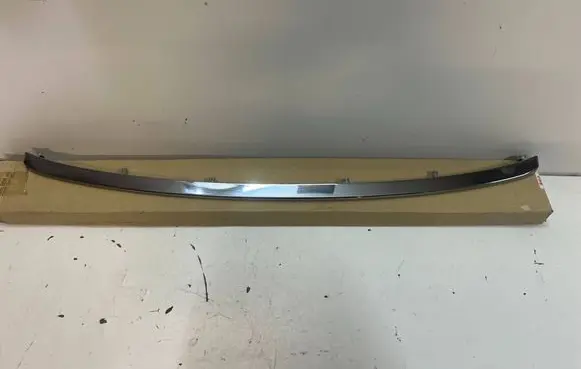 Suzuki Vitara (LY) Front bumper upper radiator grill 7211286R0 72112-86R0