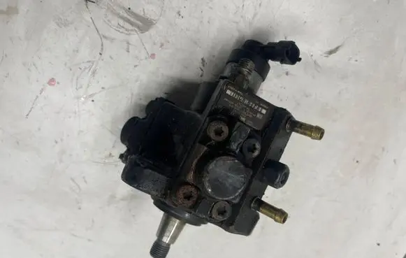 Fuel injection high pressure pump