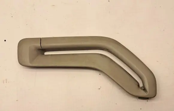 Volvo XC70 Seat belt trim 