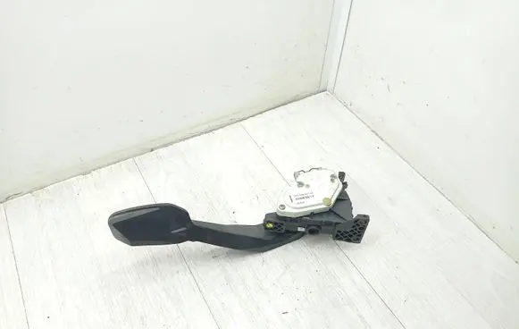 Volvo V70 Accelerator throttle pedal 30683517 6PV00853714