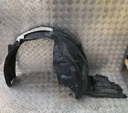 Front wheel arch liner splash guards