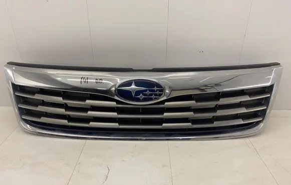 Subaru Outback Front bumper upper radiator grill 91121AG160