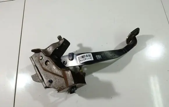 Nissan X-Trail T30 Clutch pedal 