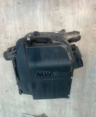 BMW 1 E82 E88 Air filter box 7556547 13717556547