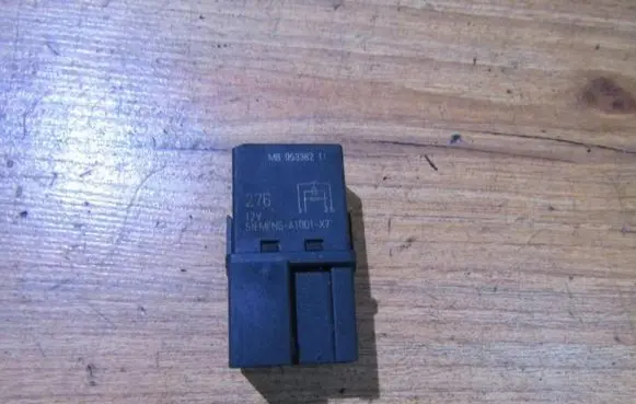 Volvo S40, V40 Other relay mb953382