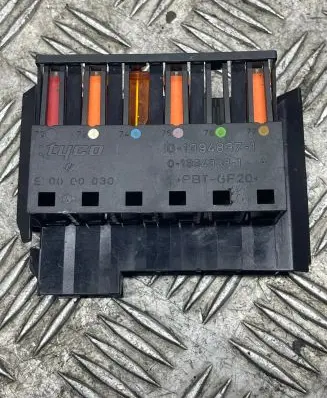 Mercedes-Benz E W211 Fuse module 1394837 1394838 E0000030