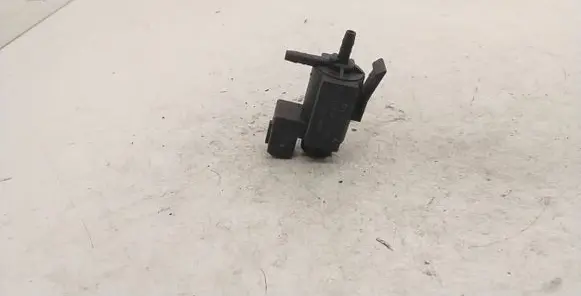 BMW 5 E39 Turbo solenoid valve 72234100 1742712 03T077